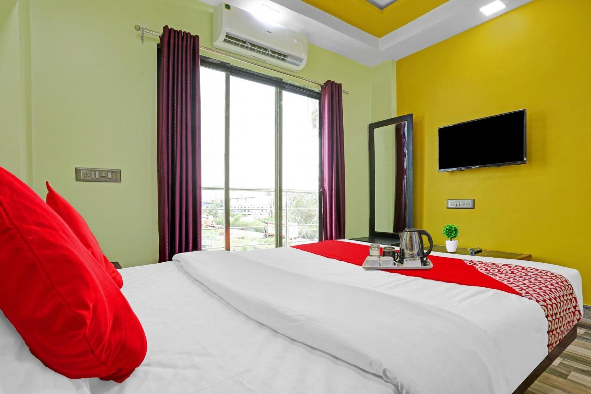 Hotel O Om Sai Residency Lodging And Boarding Taloje Budrukh Exterior foto