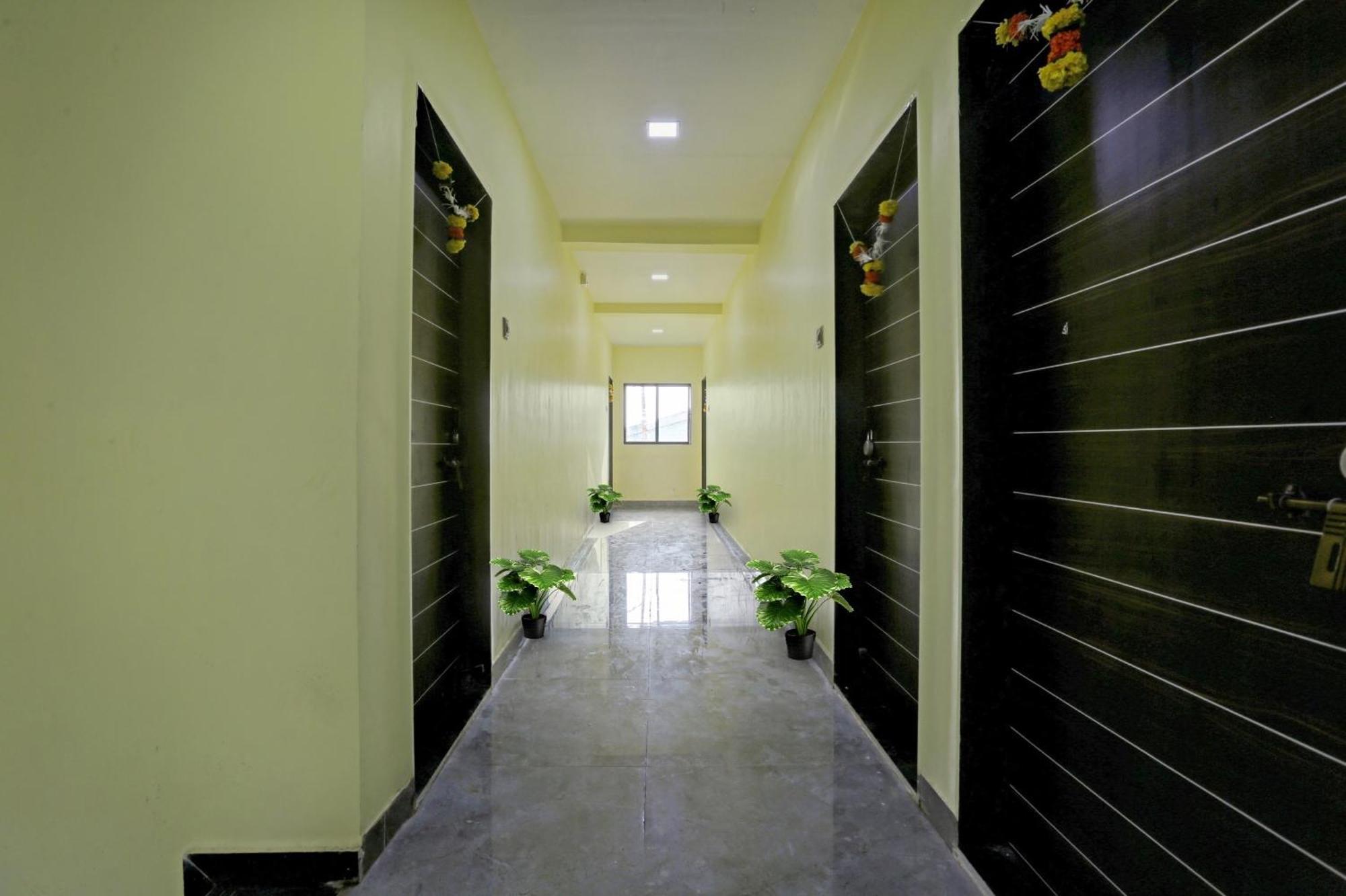 Hotel O Om Sai Residency Lodging And Boarding Taloje Budrukh Exterior foto